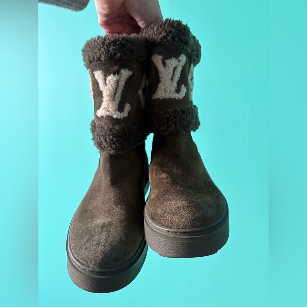 Louis Vuitton khaki Shearling Boots